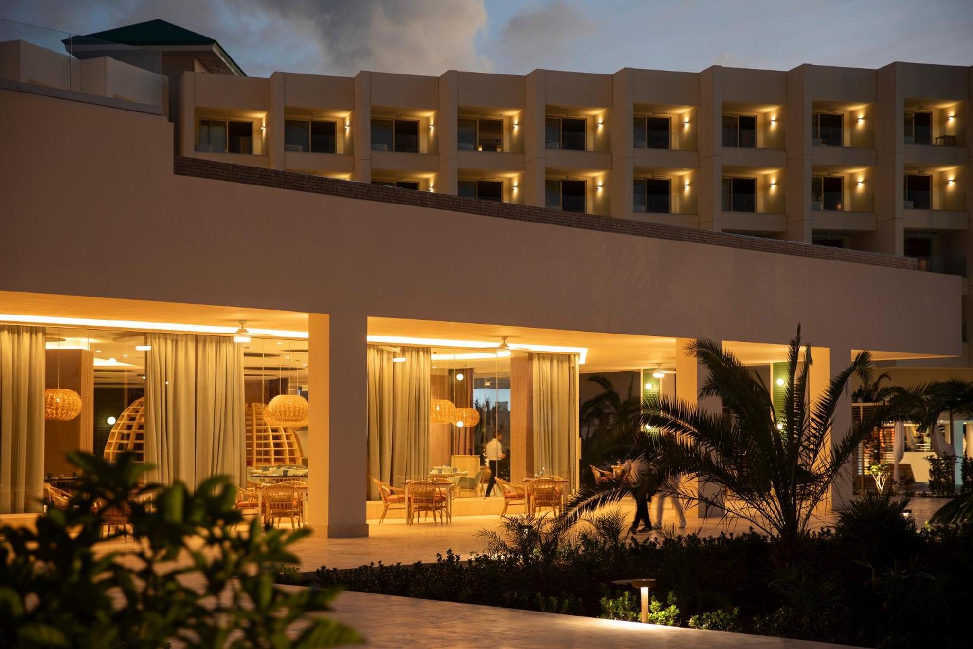 ホテル Joia Aruba By Iberostar パームビーチ エクステリア 写真