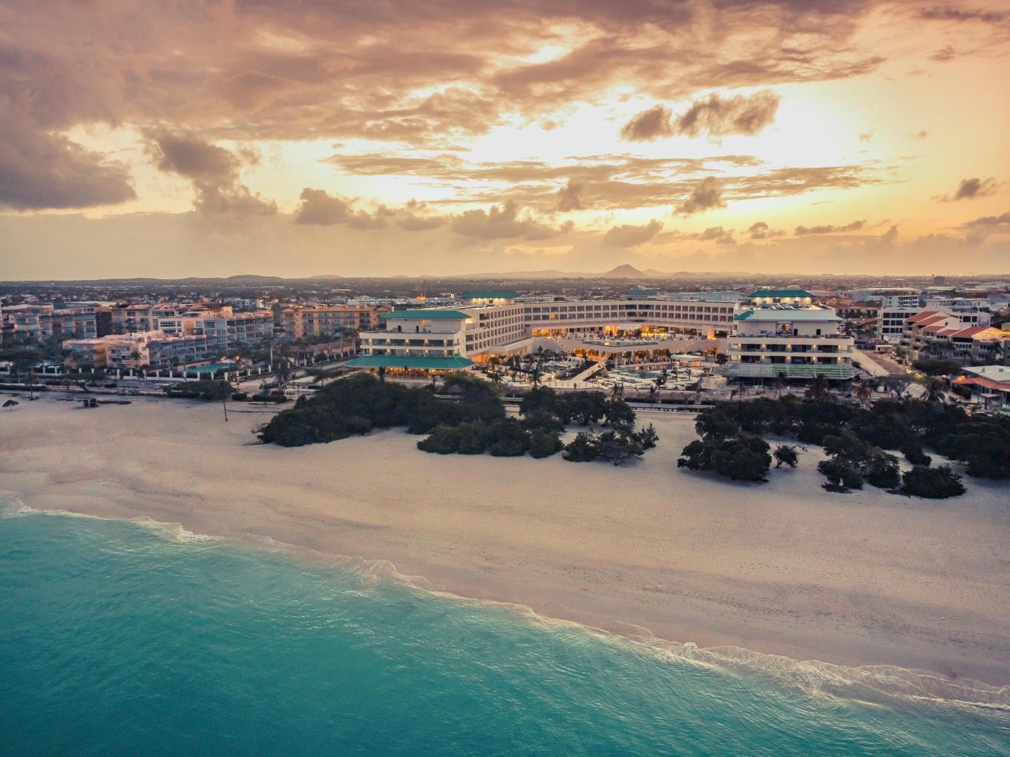 ホテル Joia Aruba By Iberostar パームビーチ エクステリア 写真